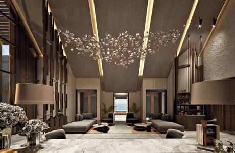 L'immagine cattura l'opulenta hall dell'hotel JW Marriott con un grande lampadario, soffitti alti e una vista sul mare attraverso le finestre..jpg