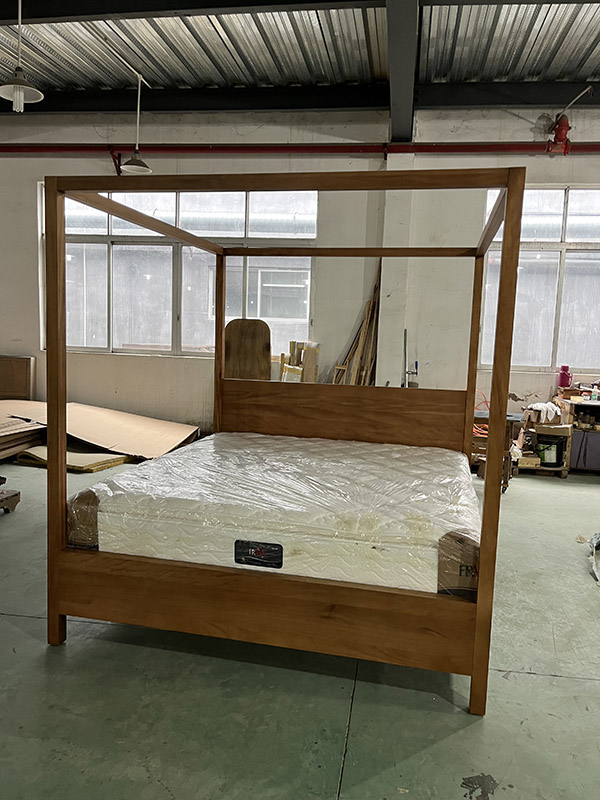 Cama de plataforma moderna con cabecera