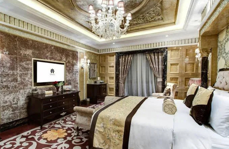 M&oacute;veis personalizados para quartos luxuosos do Narcissus Hotel Riyadh.jpg
